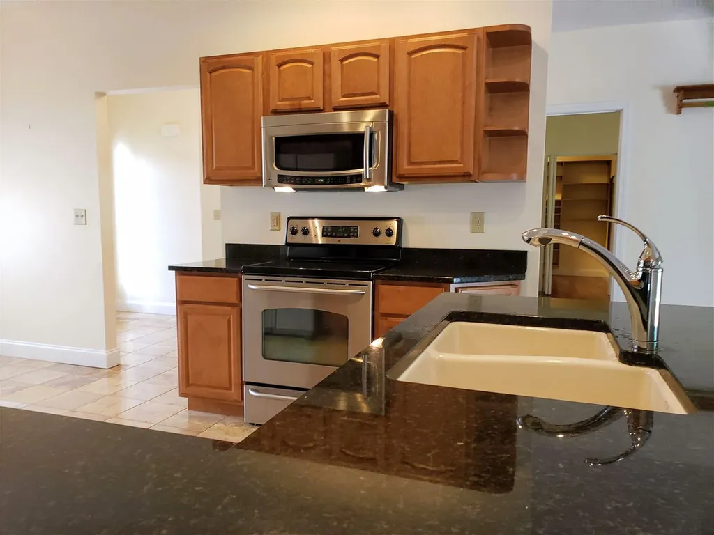 6 Rae Brook Road Hooksett NH 03106