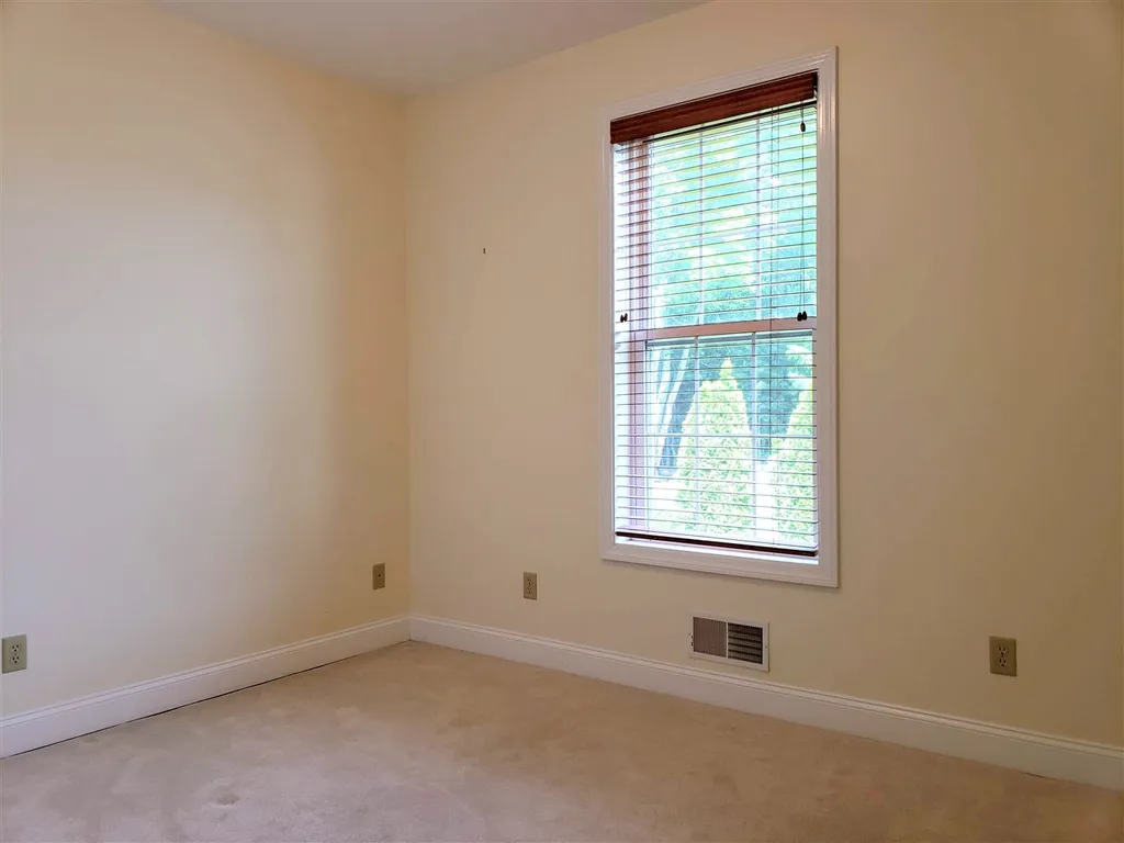 6 Rae Brook Road Hooksett NH 03106