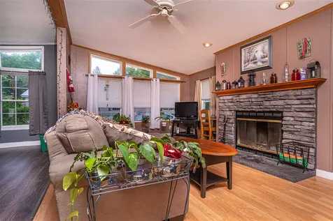 19 Hawaii Lane Rochester NH 03867