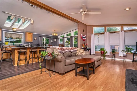 19 Hawaii Lane Rochester NH 03867