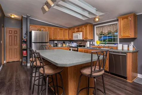 19 Hawaii Lane Rochester NH 03867