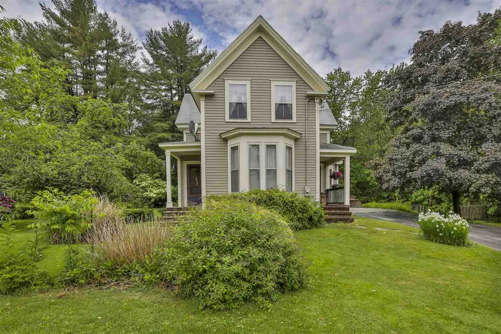 49 S. Main Street Newton NH 03858
