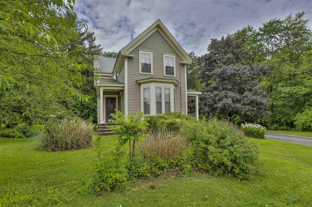 49 S. Main Street Newton NH 03858