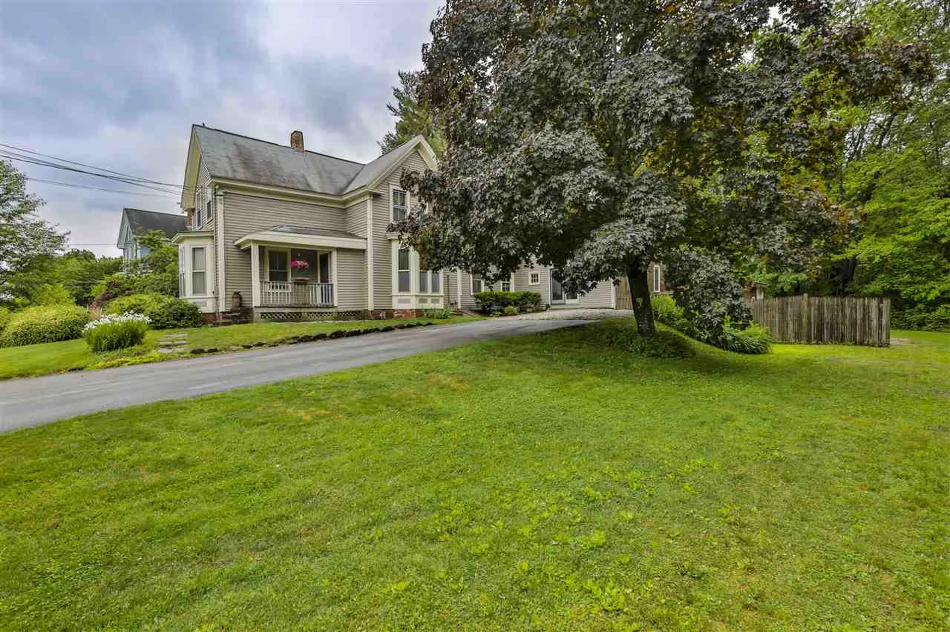 49 S. Main Street Newton NH 03858