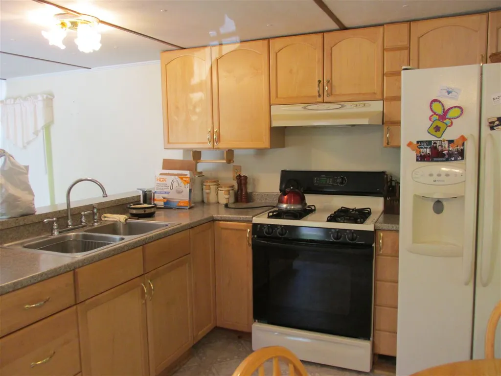 2433 Tatnic Road Wells ME 04090