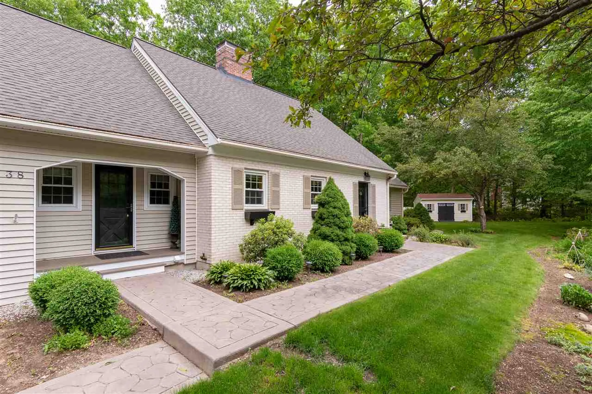 38 Ledgewood Road Bedford NH 03110
