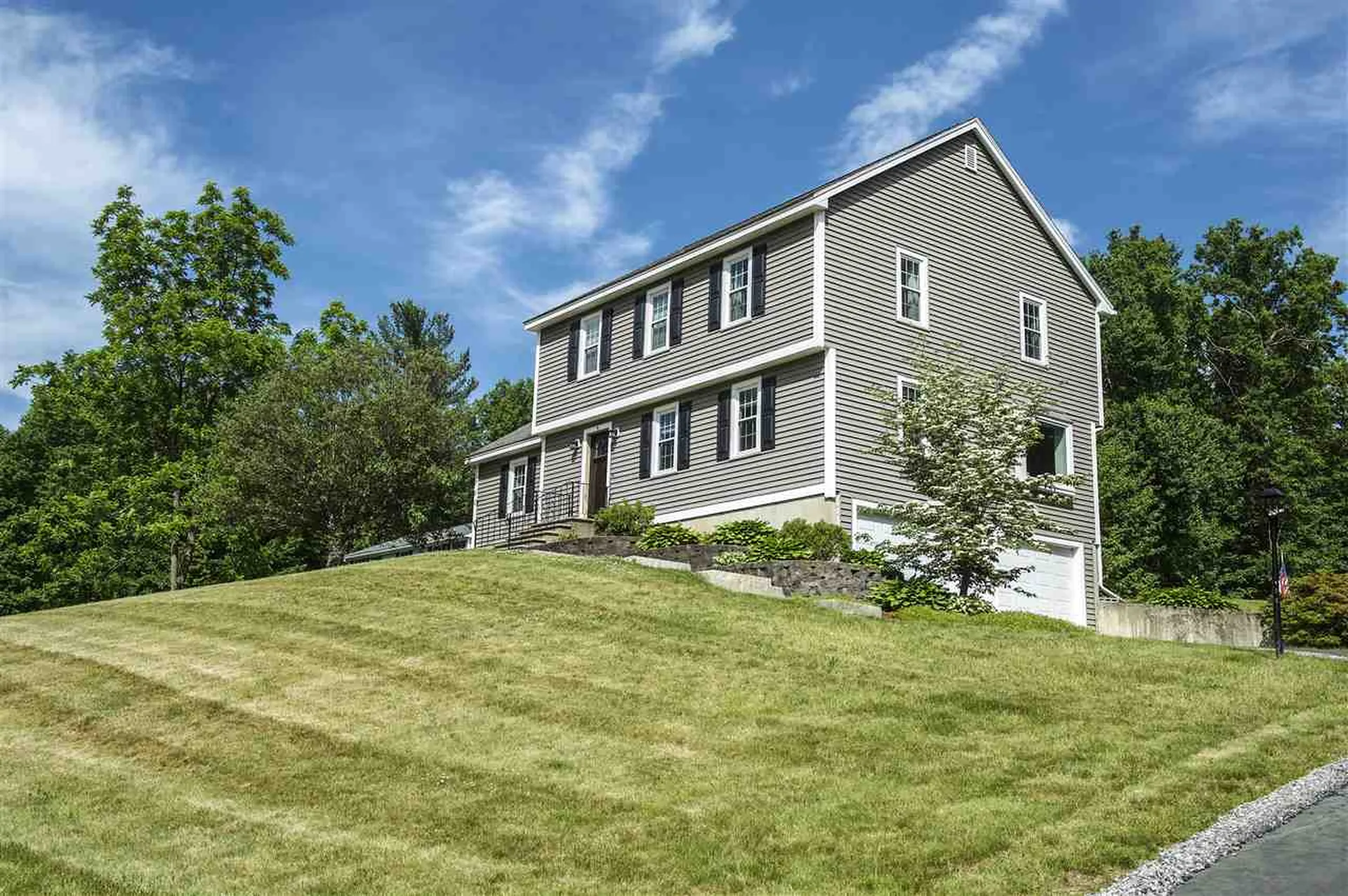 9 Grapevine Circle Londonderry NH 03053