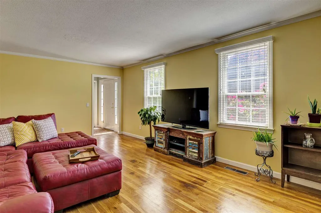 742 Seamans Road New London NH 03257