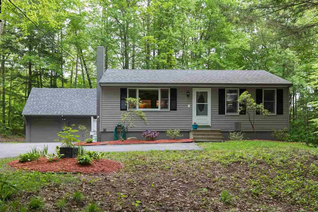 41 John Street Raymond NH 03077