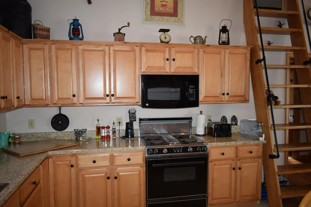 37 Rockwood Avenue Jefferson NH 03583