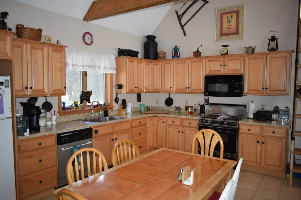 37 Rockwood Avenue Jefferson NH 03583
