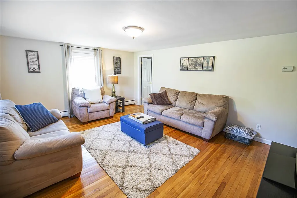 7 Pleasant Street Merrimack NH 03054