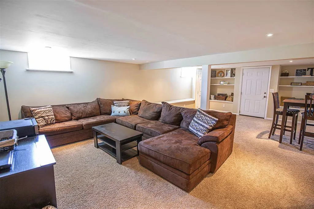 7 Pleasant Street Merrimack NH 03054