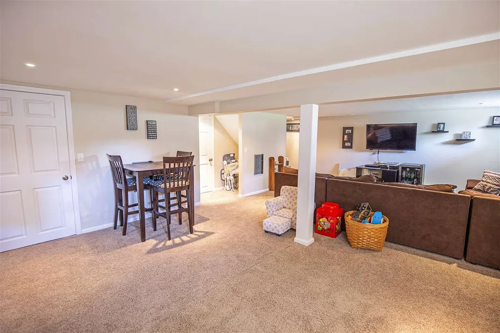 7 Pleasant Street Merrimack NH 03054