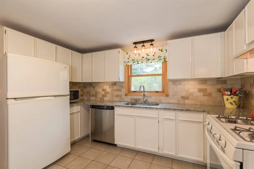 21 Meadowbrook Drive Barrington NH 03825