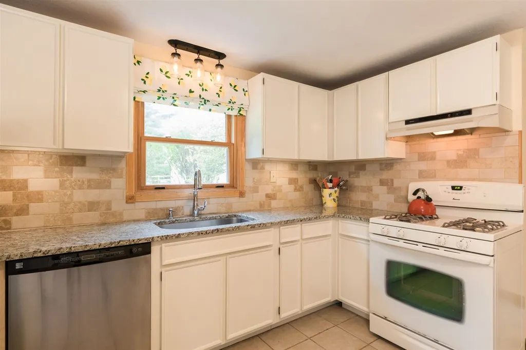 21 Meadowbrook Drive Barrington NH 03825