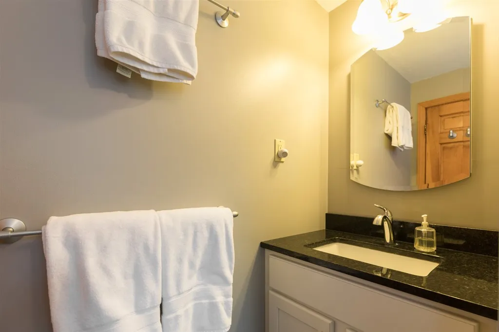 21 Meadowbrook Drive Barrington NH 03825