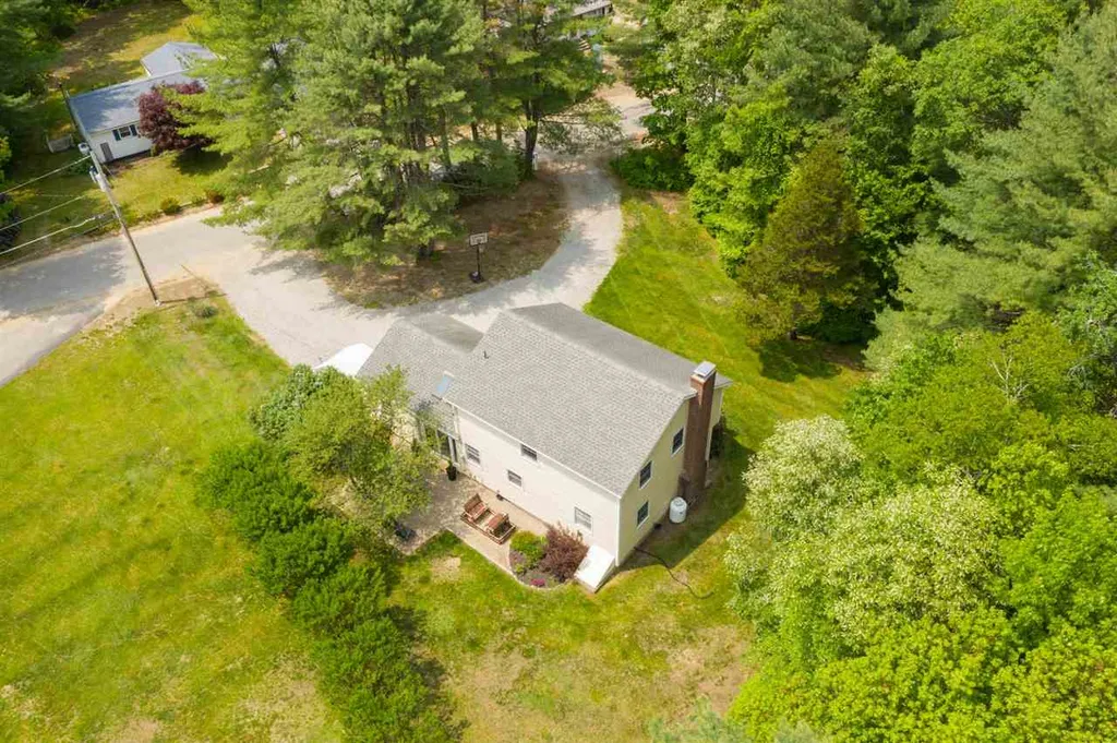 21 Meadowbrook Drive Barrington NH 03825