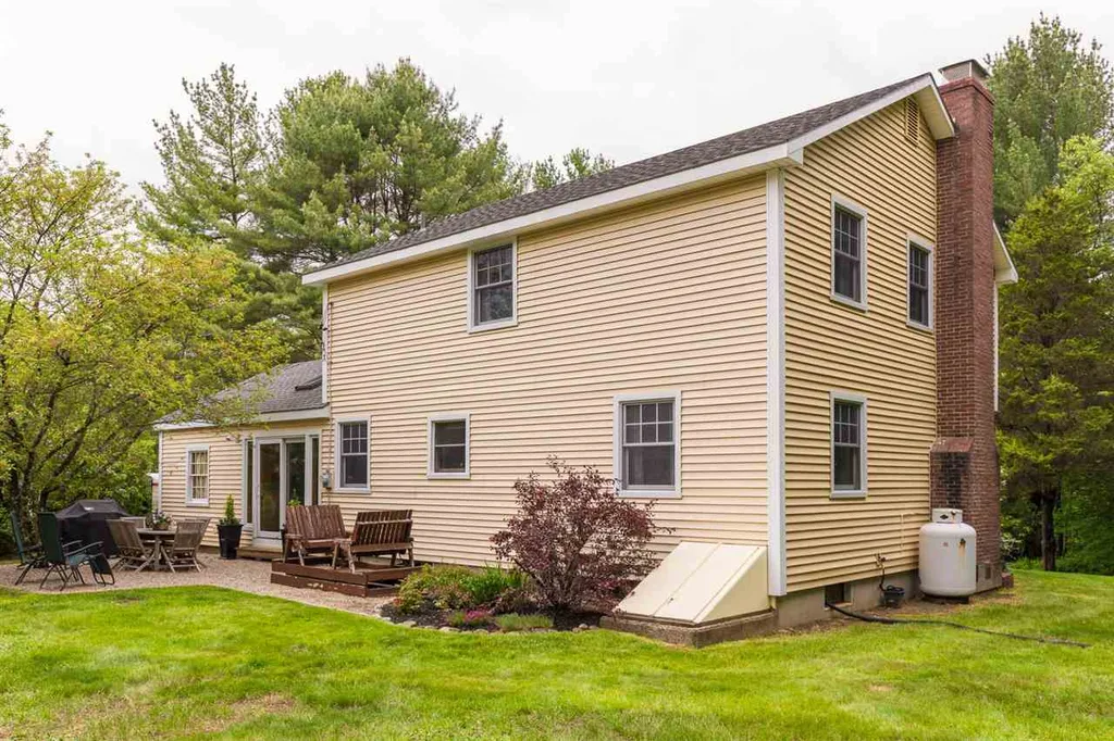 21 Meadowbrook Drive Barrington NH 03825