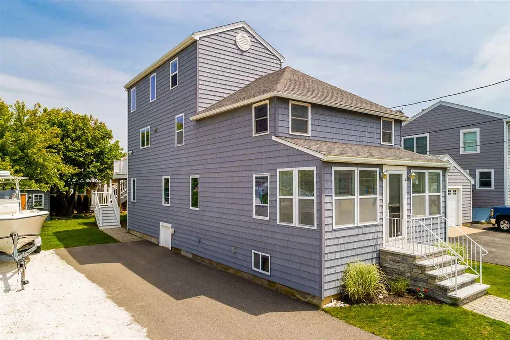 4 Fourteenth (14th) Street Hampton NH 03842