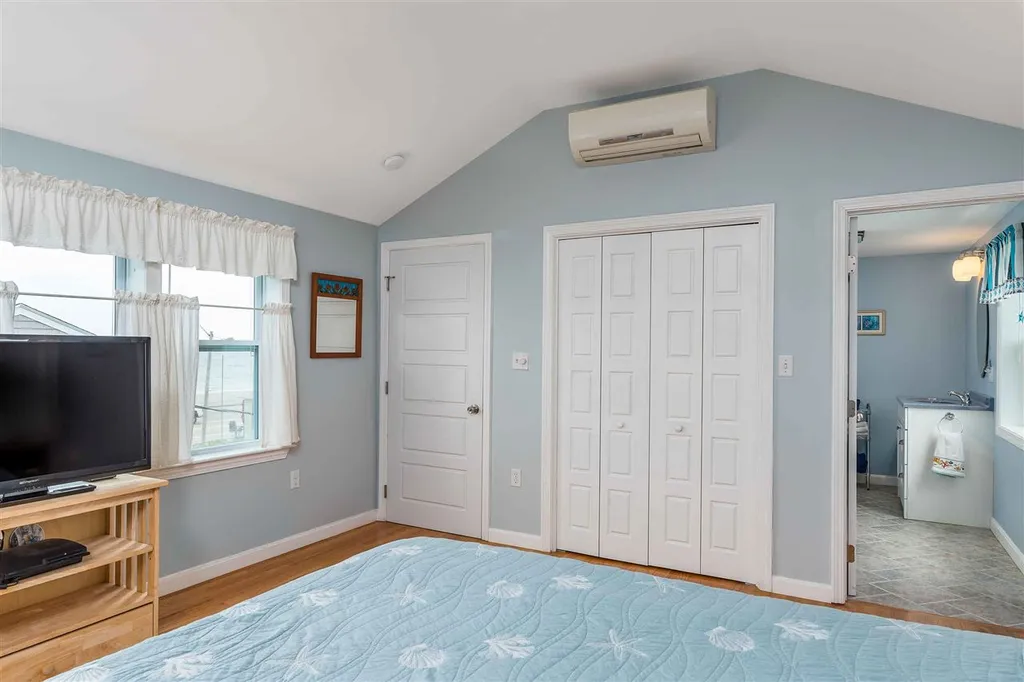 4 Fourteenth (14th) Street Hampton NH 03842