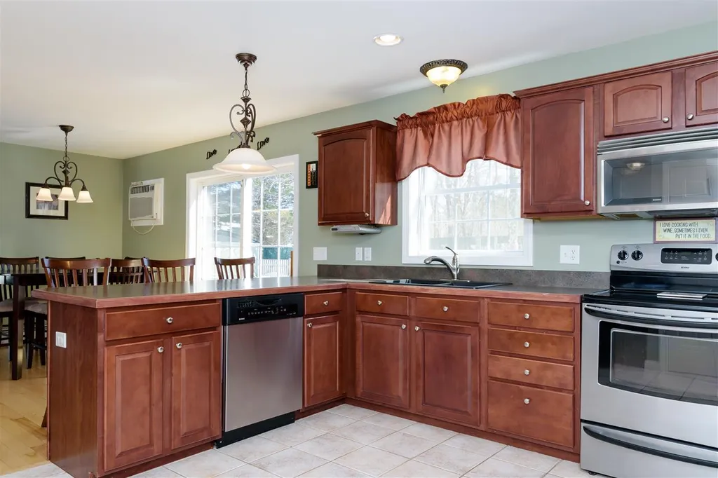 6 Squire Drive Somersworth NH 03878