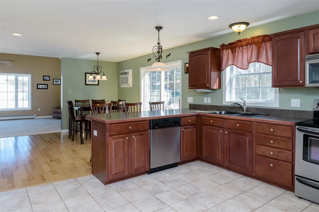 6 Squire Drive Somersworth NH 03878