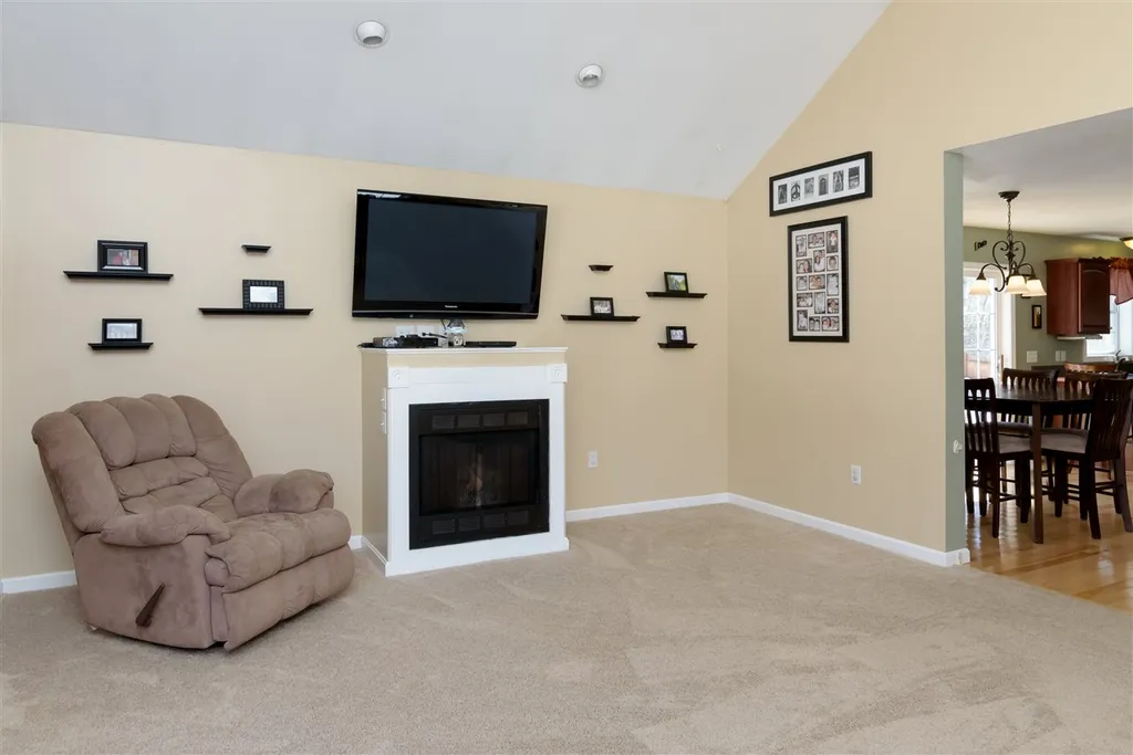 6 Squire Drive Somersworth NH 03878