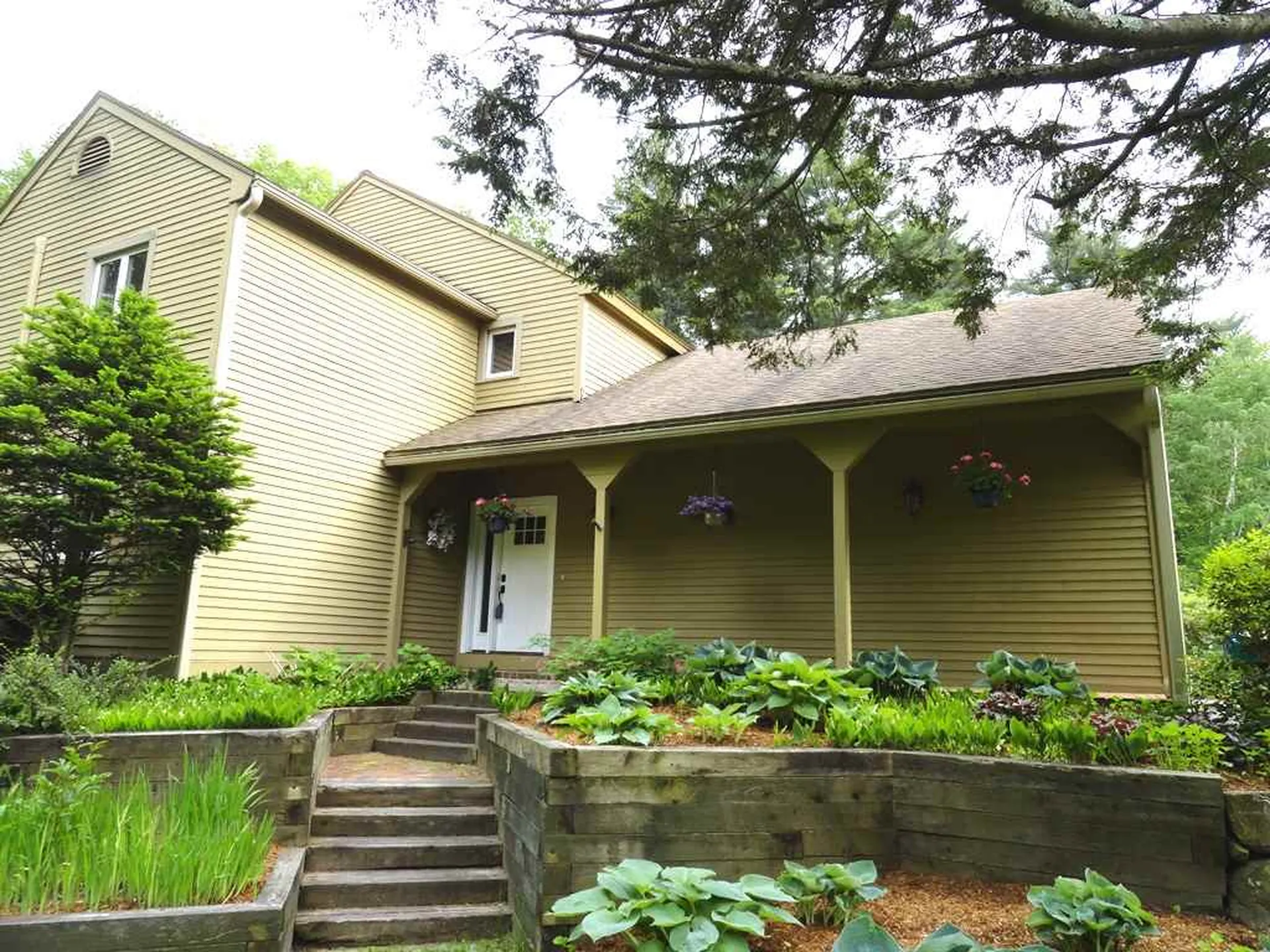 38 Standish Way Amherst NH 03031