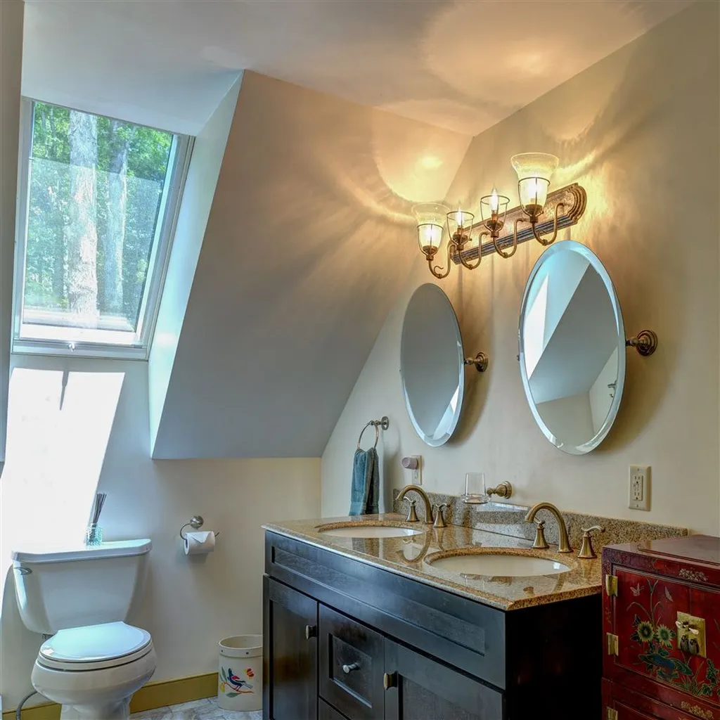 104 Fox Point Road Newington NH 03801