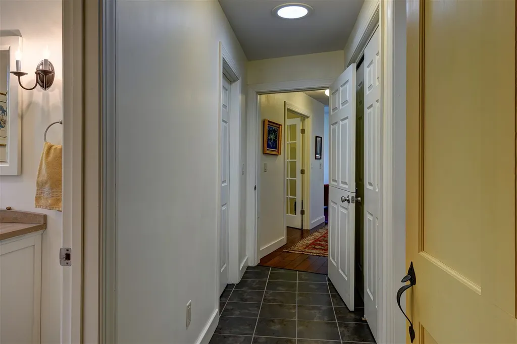 104 Fox Point Road Newington NH 03801