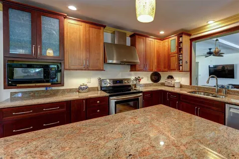 104 Fox Point Road Newington NH 03801