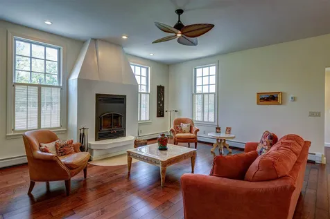 104 Fox Point Road Newington NH 03801