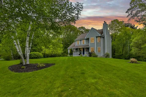 27 Brandy Lane Pelham NH 03076