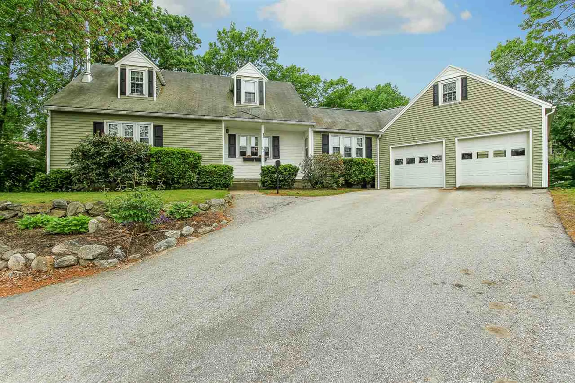 33 Rose Avenue Manchester NH 03103