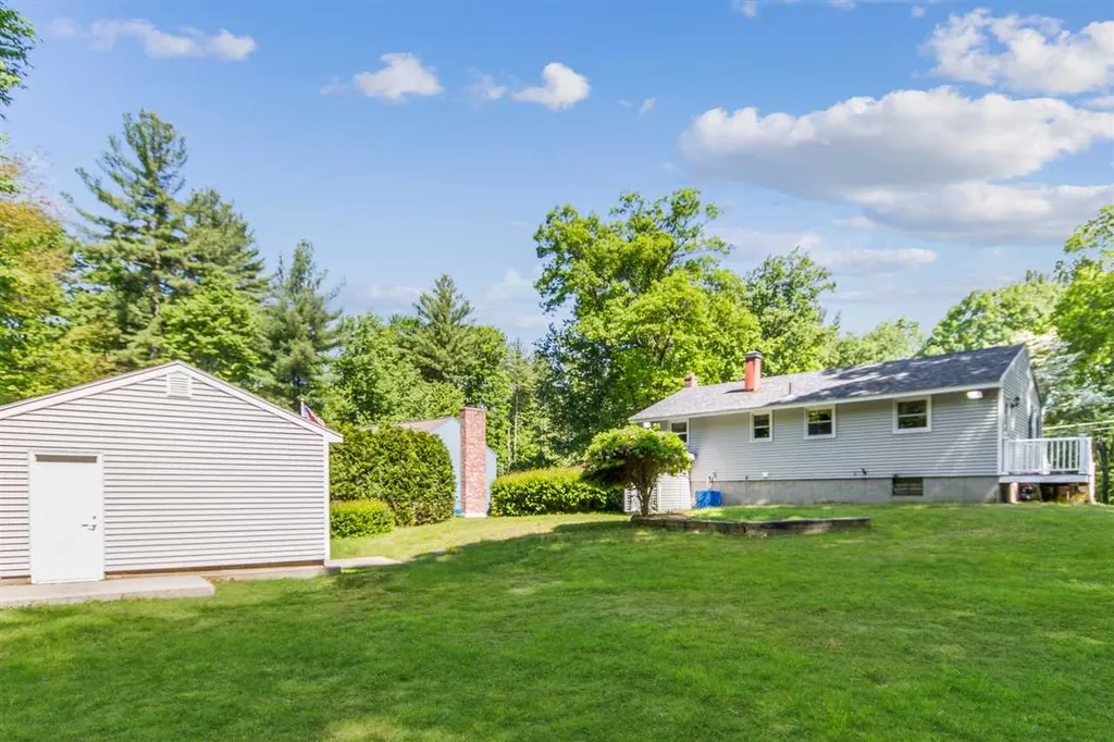 20 Fairway Drive Merrimack NH 03054
