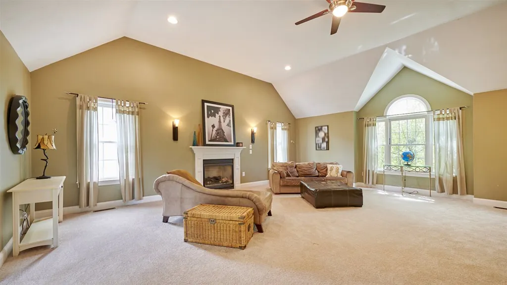 15 Playhouse Circle Hampton NH 03842