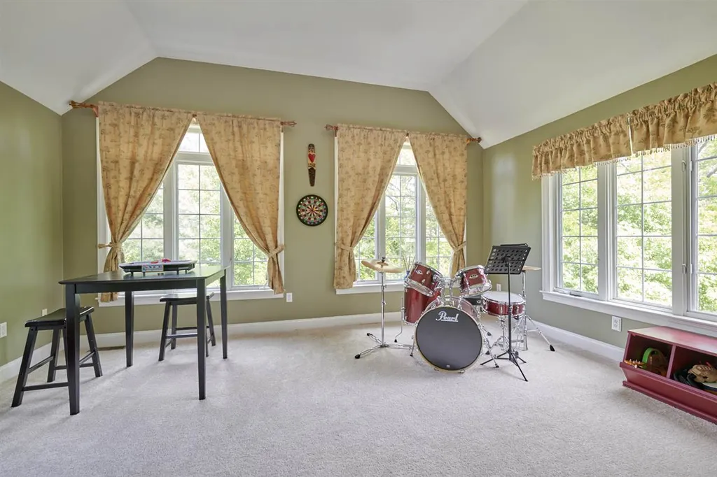 15 Playhouse Circle Hampton NH 03842