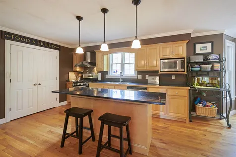 15 Playhouse Circle Hampton NH 03842