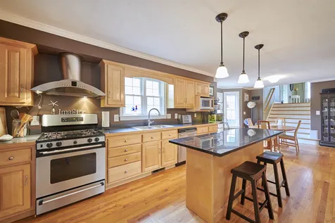15 Playhouse Circle Hampton NH 03842