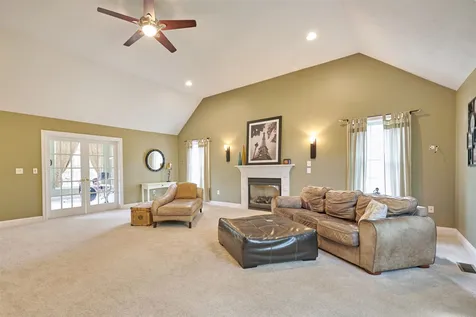 15 Playhouse Circle Hampton NH 03842