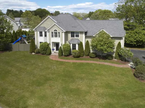 15 Playhouse Circle Hampton NH 03842