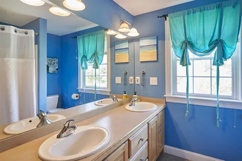15 Playhouse Circle Hampton NH 03842