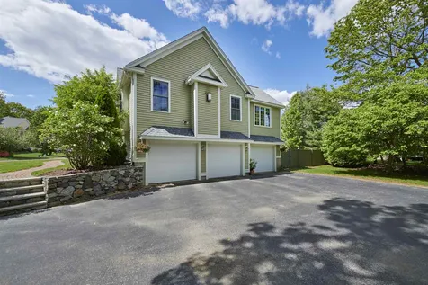 15 Playhouse Circle Hampton NH 03842