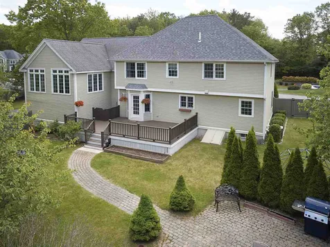 15 Playhouse Circle Hampton NH 03842