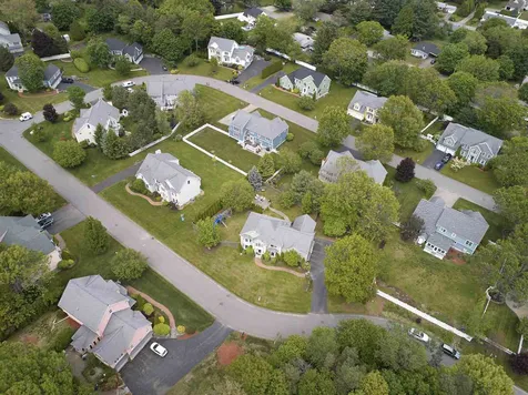 15 Playhouse Circle Hampton NH 03842