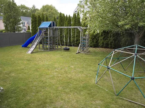 15 Playhouse Circle Hampton NH 03842