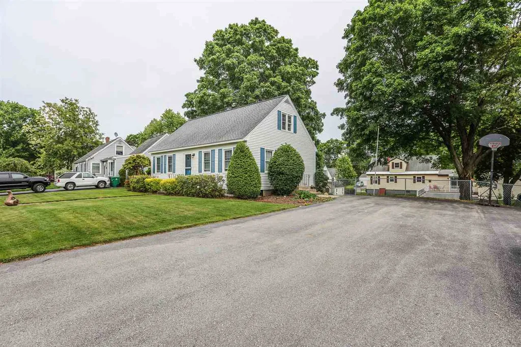 12 Trinity Drive Nashua NH 03063