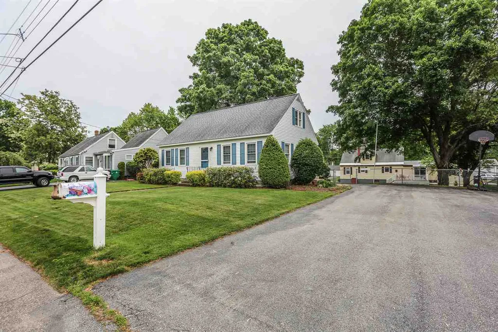 12 Trinity Drive Nashua NH 03063