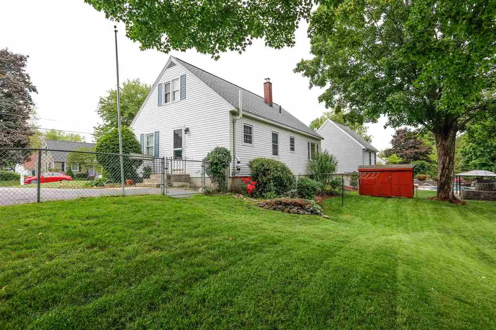 12 Trinity Drive Nashua NH 03063